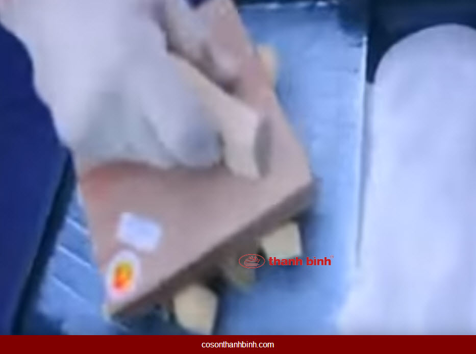 bàn chặm đá hoa cương